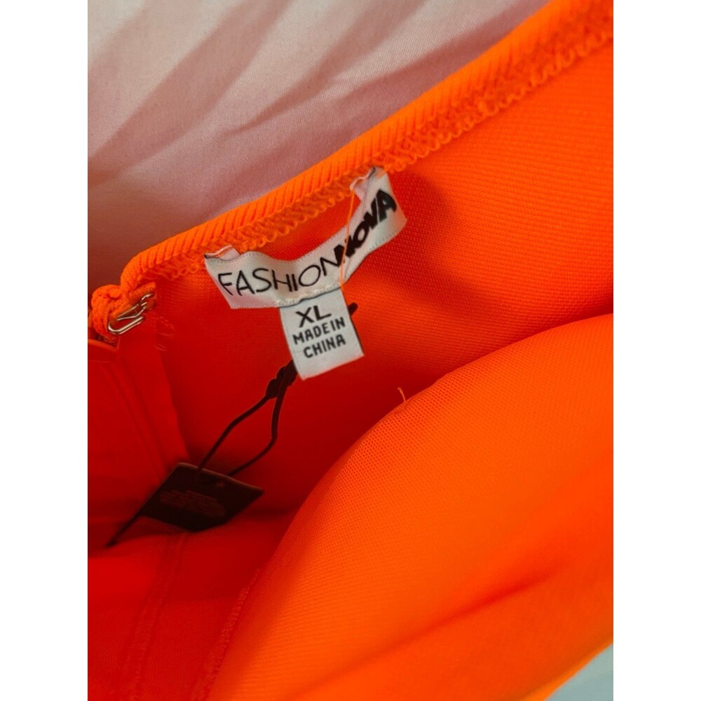 Women's Ruched Bodycon Mini Dress - Picture 4 of 9